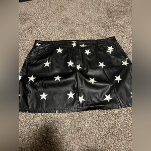 Arula Plus Size Faux Leather Star Skirt